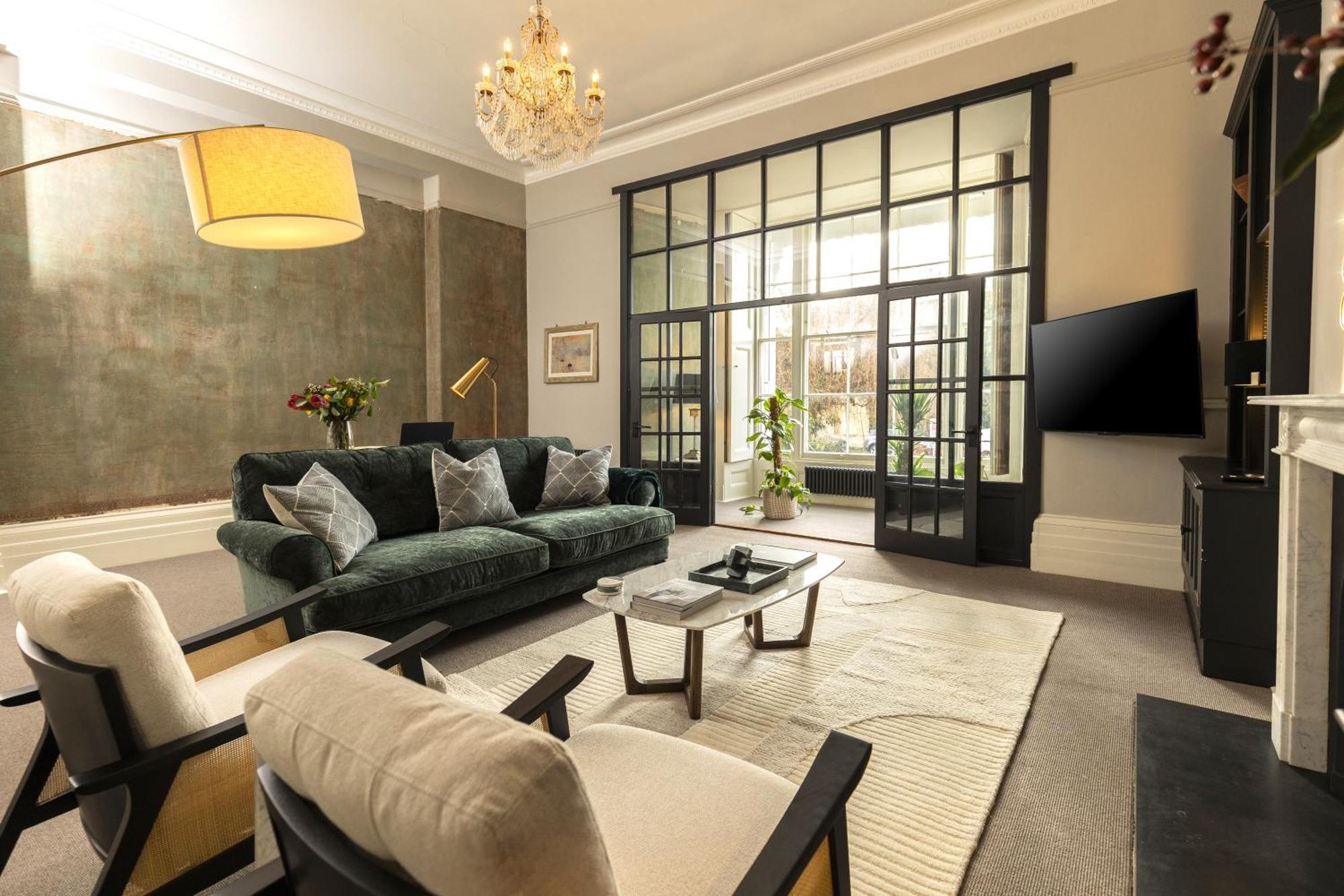 Malvern - By Luxury Apartment