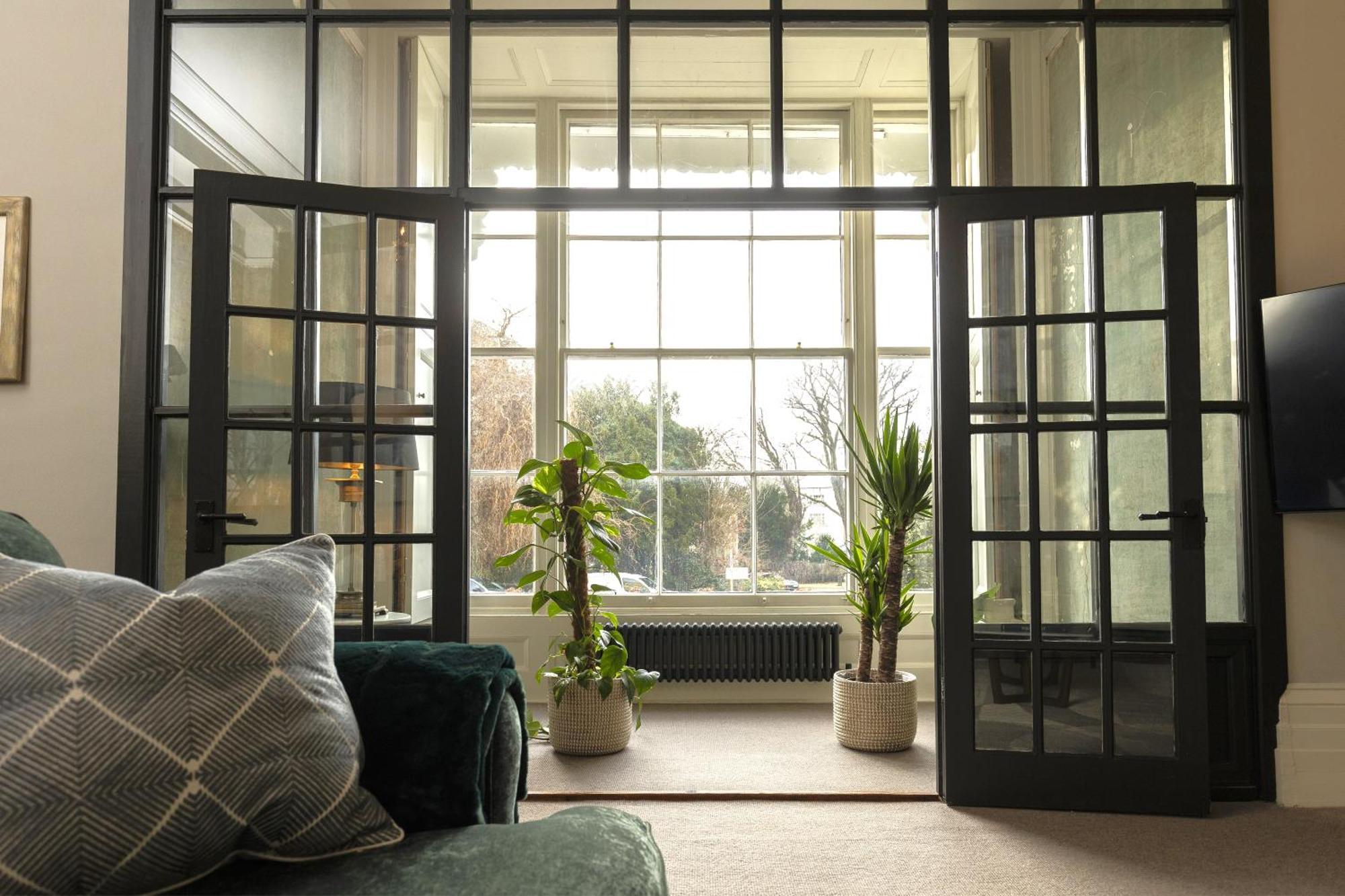 Malvern - By Luxury Apartment
