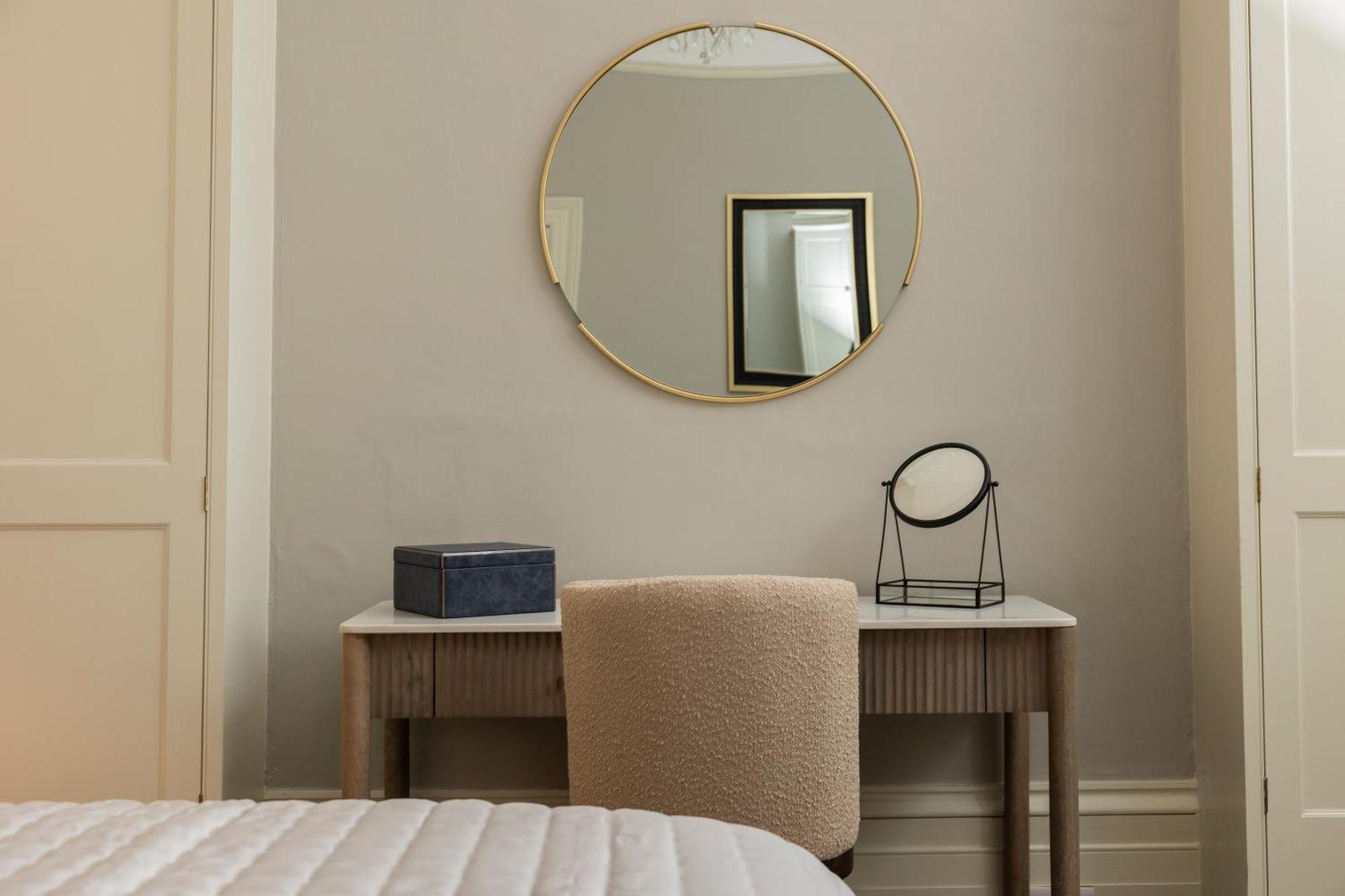 Malvern - By Luxury Apartment