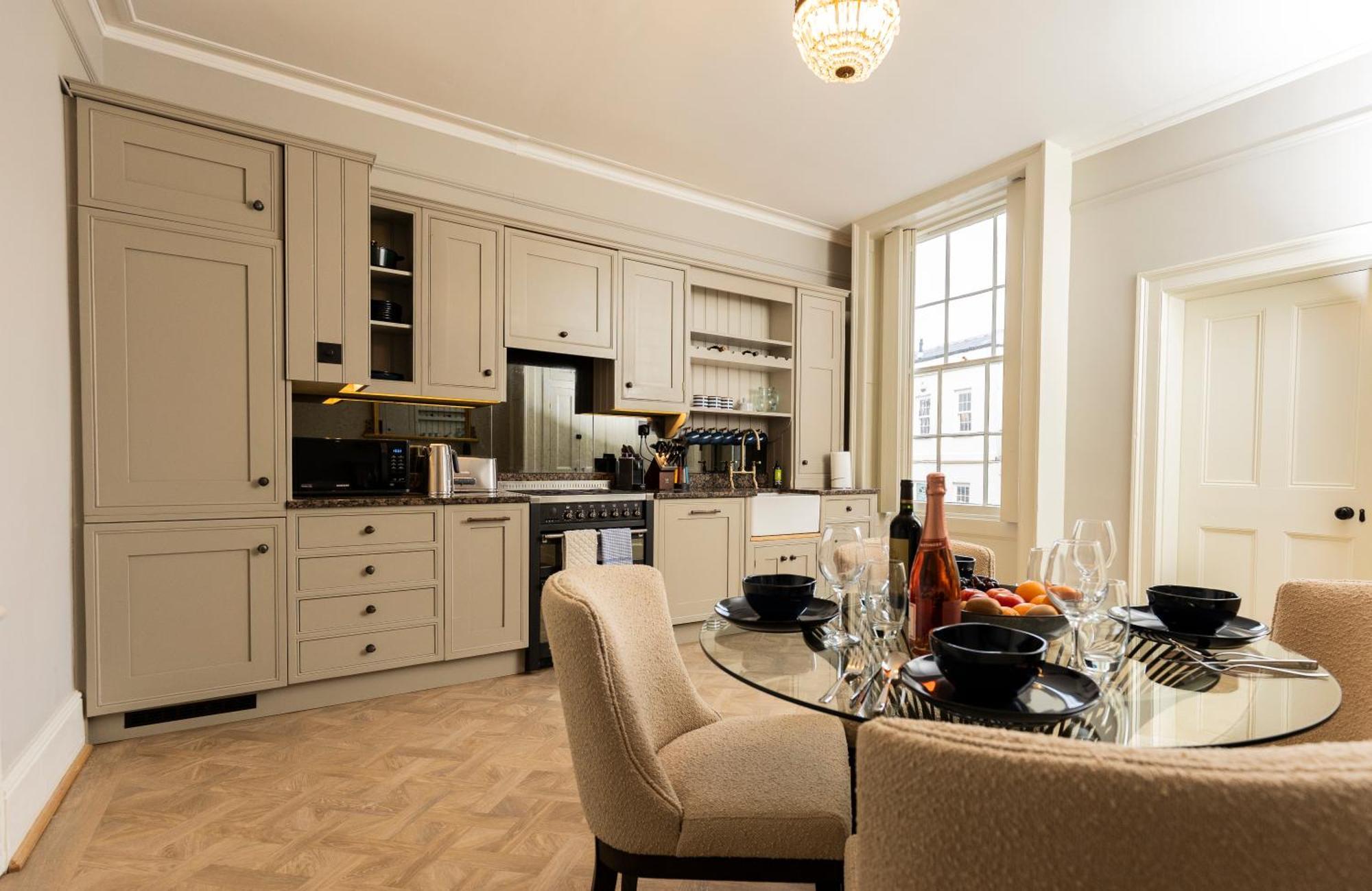 Malvern - By Luxury Apartment