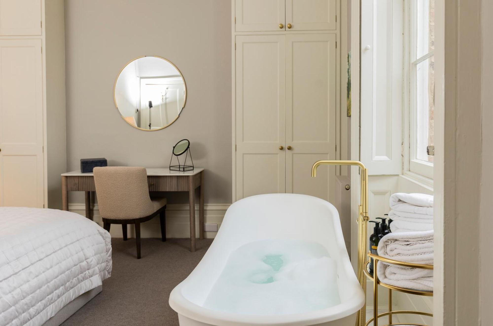 Malvern - By Luxury Apartment *